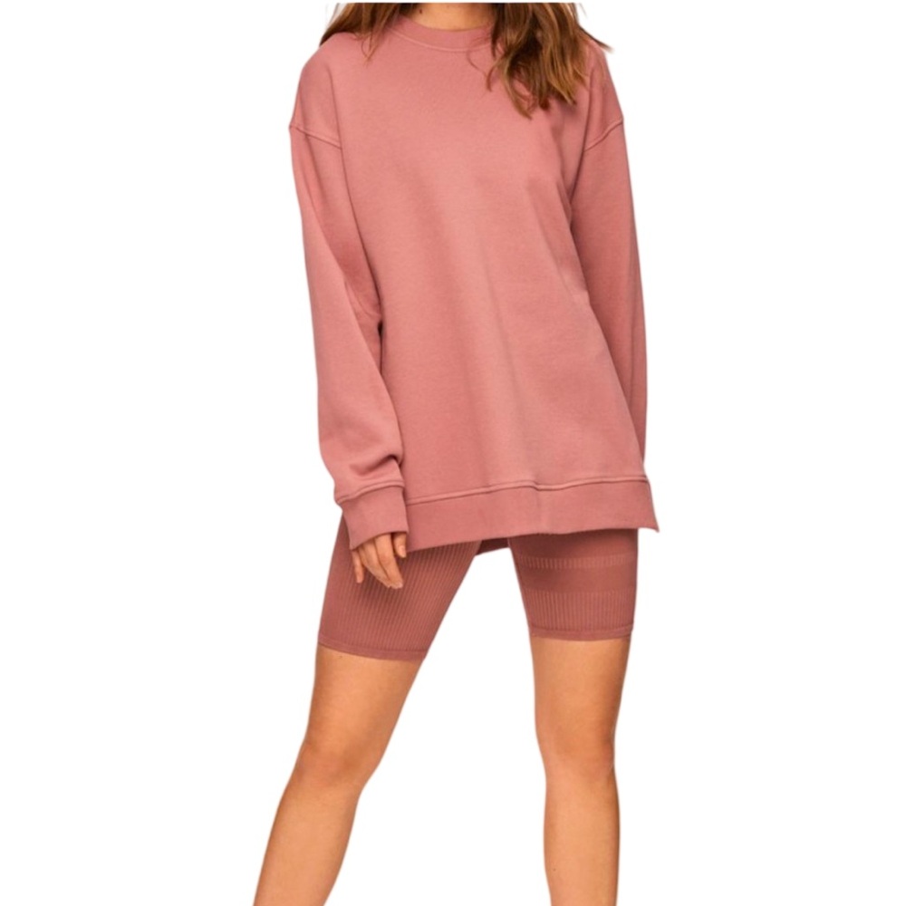Stronger embrace seamless rib bike shorts (L) and cozy loose sweatshirt (xl)